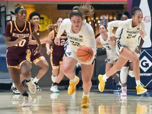 West Virginia's defense powers Mountaineers past Winthrop